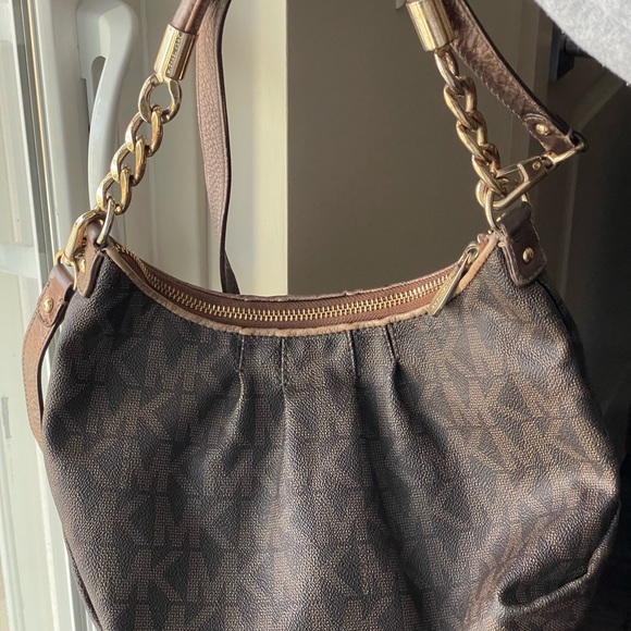 Michale Kor’s classic purse - Picture 2 of 5